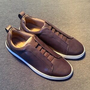 Vince Camuto Men's Dark Brown Slip-On Sneakers
Size 10 but runs a bit smaller